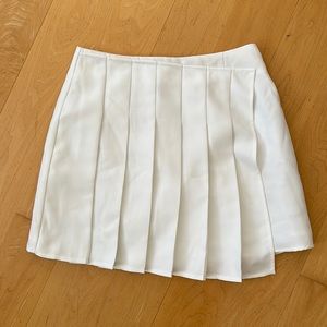 Forever 21 white, pleated, lined mini skirt.